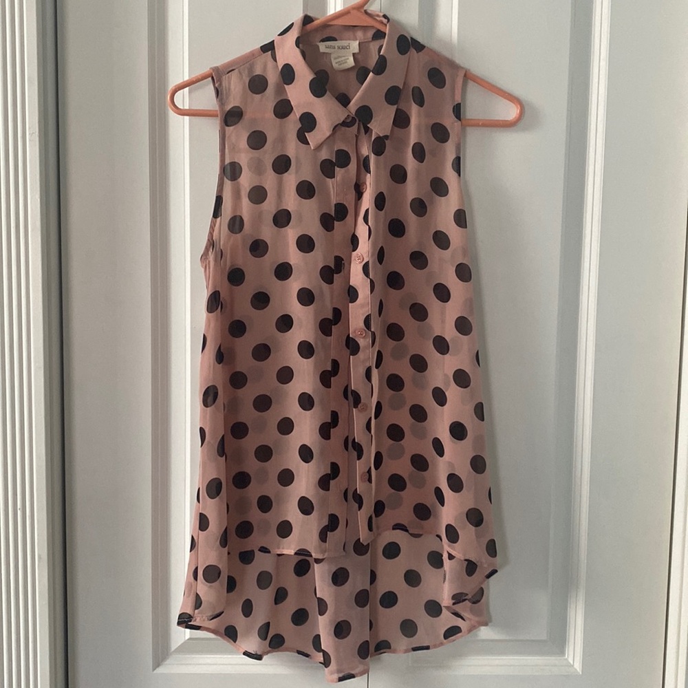 Pink dot sleeveless top with collar